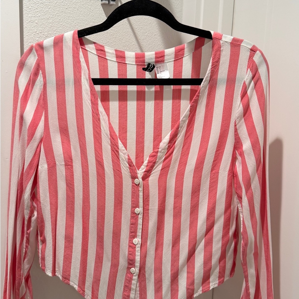 H&M Pink and White Striped Button-Down Shirt - Cropped